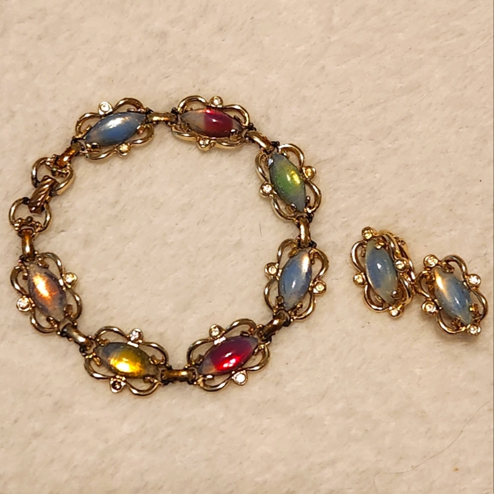 ❤️ Vintage 1959 Sarah Coventry Sabrina Fair Bracelet and Clip-on Earrings Set